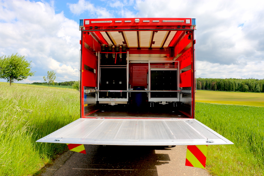 Auf der Pritsche können bis zu 4 Rollwagen untergebracht werden